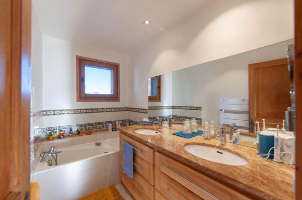 Chalet 9 pièces 180 m² ( 290 m² utiles )