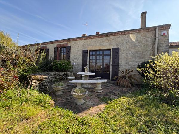 Maison 5 pièces - 2 chambres - Sainte Radégonde des noyers
