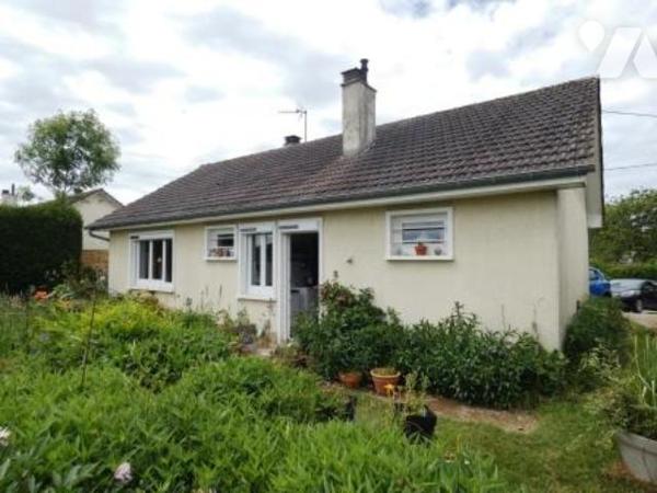 PROXIMITE IMMEDIATE DE L'AIGLE. A SAINT SULPICE SUR RISLE. Pavillon construit en 1973,