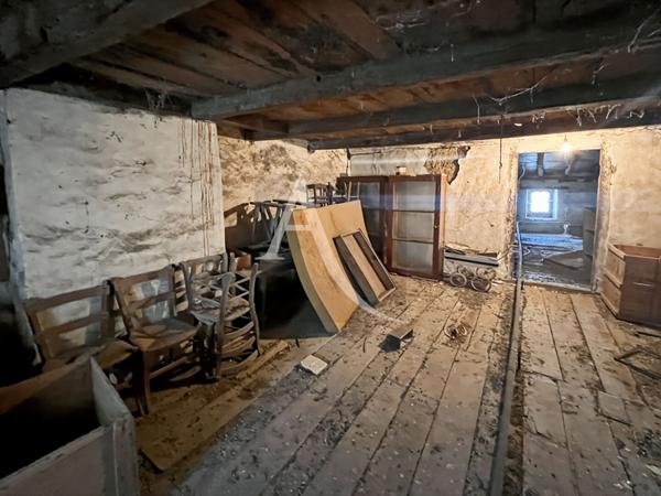 IMMEUBLE EN PIERRES au coeur d'une bastide