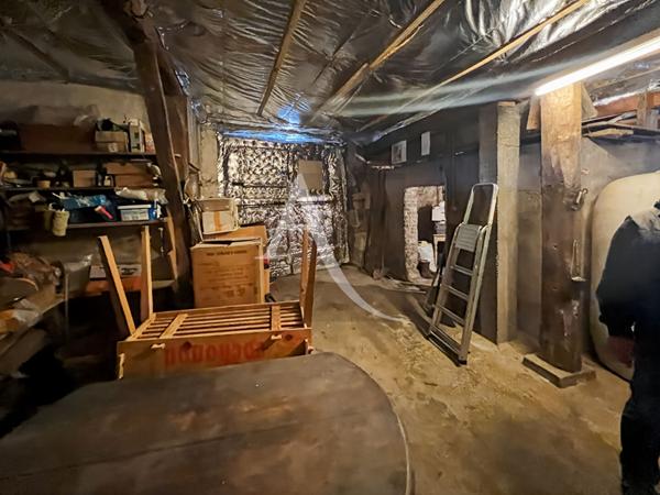 IMMEUBLE EN PIERRES au coeur d'une bastide