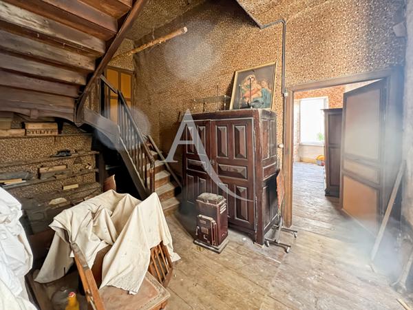 IMMEUBLE EN PIERRES au coeur d'une bastide