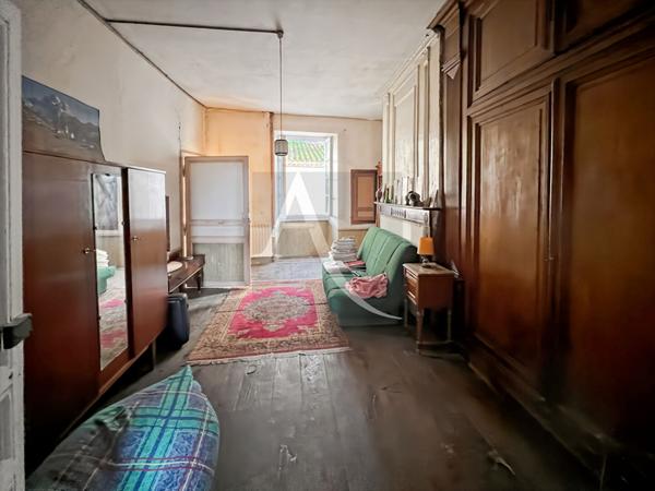 IMMEUBLE EN PIERRES au coeur d'une bastide