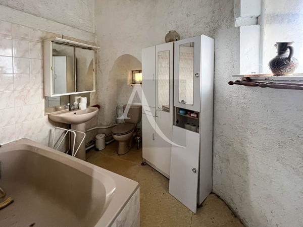 IMMEUBLE EN PIERRES au coeur d'une bastide