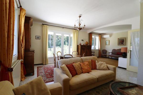 Maison Villeneuve Les Avignon 8 pièce(s) 100 m2