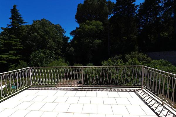Maison Villeneuve Les Avignon 8 pièce(s) 100 m2