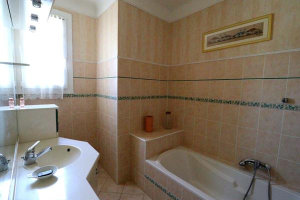 Maison Villeneuve Les Avignon 8 pièce(s) 100 m2
