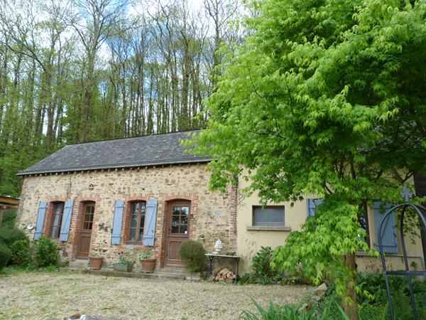 CRAON - ancien moulin, deux autres maisons , 4 ha de pré et bois. , Craon CRAON - ancien moulin, deux autres maisons , 4 ha de pré et bois. , Craon