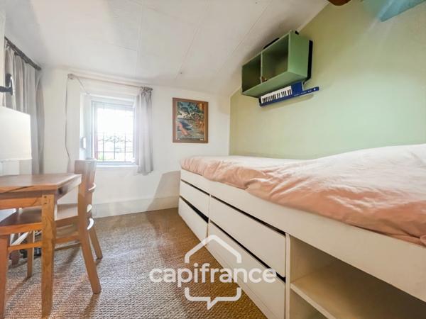 MERINDOL MAISON DE CHARME, cour extérieure et roof top,2 chambres, 1 pièce, 1 bureau, 1 cave, au cœur du village A DECOUVRIR !