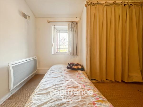 MERINDOL MAISON DE CHARME, cour extérieure et roof top,2 chambres, 1 pièce, 1 bureau, 1 cave, au cœur du village A DECOUVRIR !