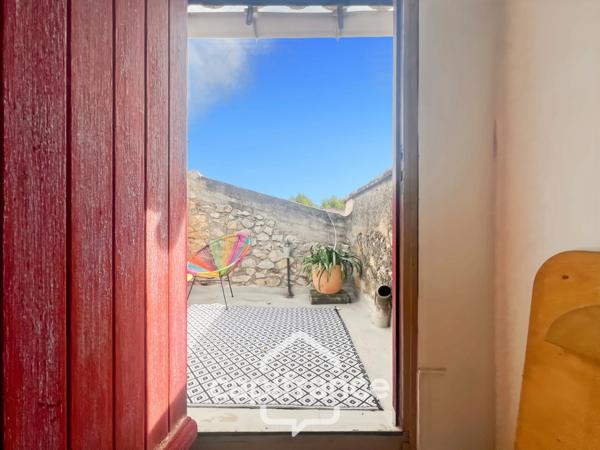 MERINDOL MAISON DE CHARME, cour extérieure et roof top,2 chambres, 1 pièce, 1 bureau, 1 cave, au cœur du village A DECOUVRIR !