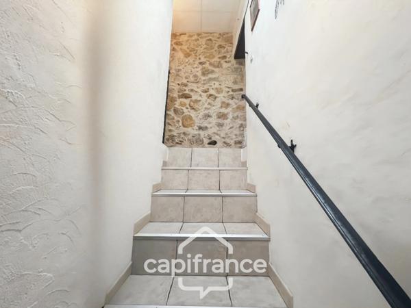 MERINDOL MAISON DE CHARME, cour extérieure et roof top,2 chambres, 1 pièce, 1 bureau, 1 cave, au cœur du village A DECOUVRIR !