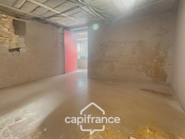 MERINDOL MAISON DE CHARME, cour extérieure et roof top,2 chambres, 1 pièce, 1 bureau, 1 cave, au cœur du village A DECOUVRIR !