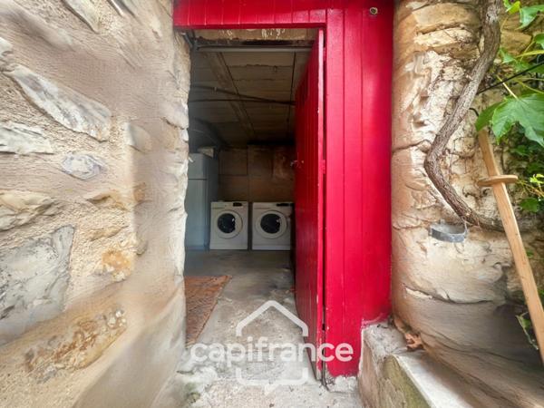 MERINDOL MAISON DE CHARME, cour extérieure et roof top,2 chambres, 1 pièce, 1 bureau, 1 cave, au cœur du village A DECOUVRIR !