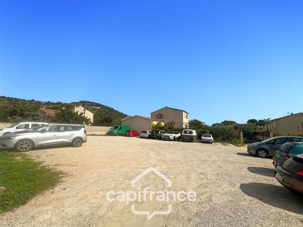 MERINDOL MAISON DE CHARME, cour extérieure et roof top,2 chambres, 1 pièce, 1 bureau, 1 cave, au cœur du village A DECOUVRIR !