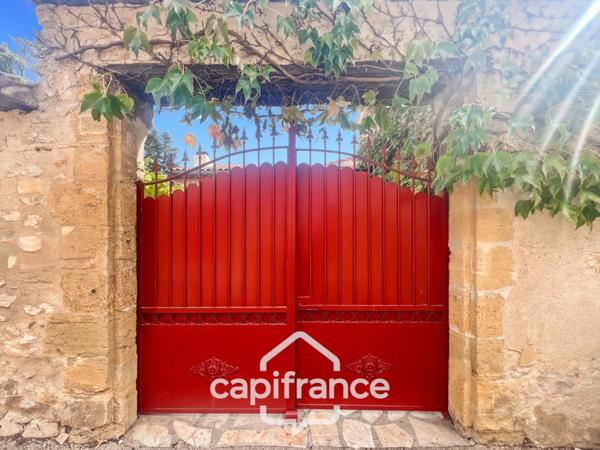 MERINDOL MAISON DE CHARME, cour extérieure et roof top,2 chambres, 1 pièce, 1 bureau, 1 cave, au cœur du village A DECOUVRIR !