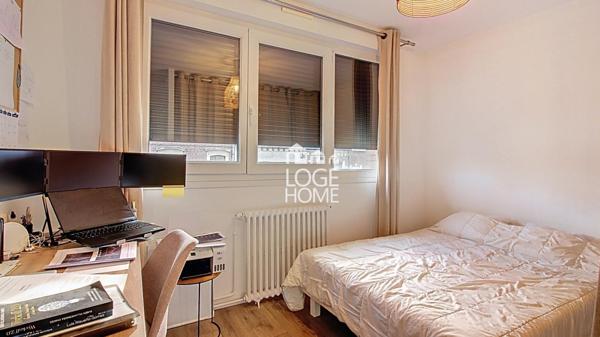 Tourcoing bordure de mouvaux, maison des années 60 avec 3 chs, jardin, garage et place de parking privative!
