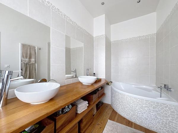 Lille Saint Maurice , très belle Maison bourgeoise de 207 m², 6 chambres, SDB, SDD, jardin sud Lille Lille Saint Maurice , très belle Maison bourgeoise de 207 m², 6 chambres, SDB, SDD, jardin sud Lille