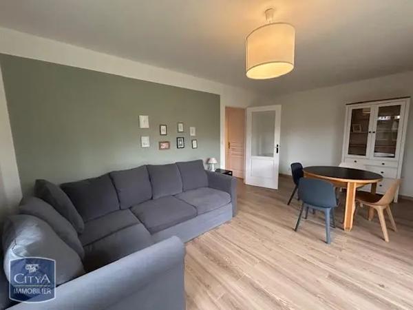 Appartement à louer 2 pièces 47.47m² Lambres-lez-Douai (59552)