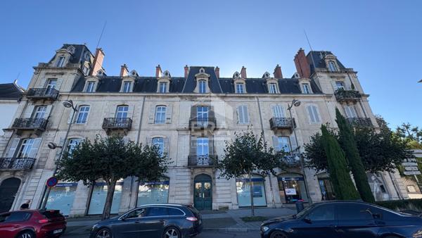 Appartement Dole place GREVY, 7 pièce(s) 183m2 avec ascenseur, greniers, cave , parking