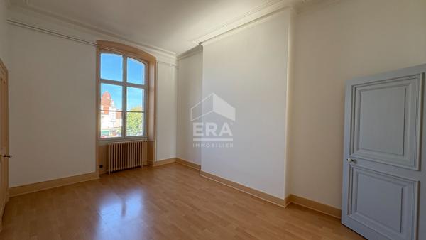 Appartement Dole place GREVY, 7 pièce(s) 183m2 avec ascenseur, greniers, cave , parking