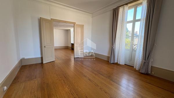 Appartement Dole place GREVY, 7 pièce(s) 183m2 avec ascenseur, greniers, cave , parking