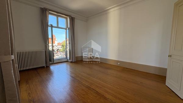 Appartement Dole place GREVY, 7 pièce(s) 183m2 avec ascenseur, greniers, cave , parking