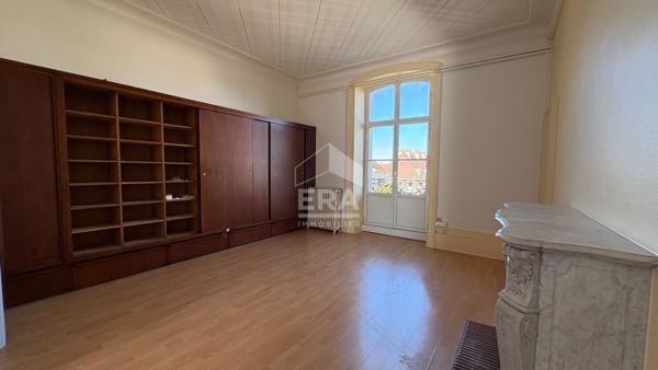 Appartement Dole place GREVY, 7 pièce(s) 183m2 avec ascenseur, greniers, cave , parking