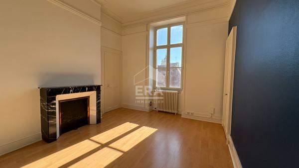 Appartement Dole place GREVY, 7 pièce(s) 183m2 avec ascenseur, greniers, cave , parking