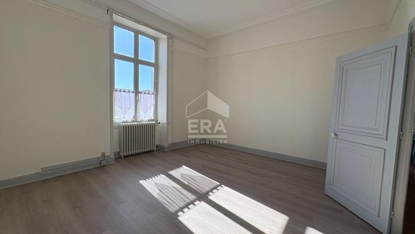 Appartement Dole place GREVY, 7 pièce(s) 183m2 avec ascenseur, greniers, cave , parking