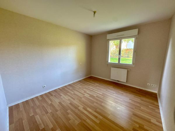 Laval - Pavillon de plain-pied intégral 2 chambres avec jardin