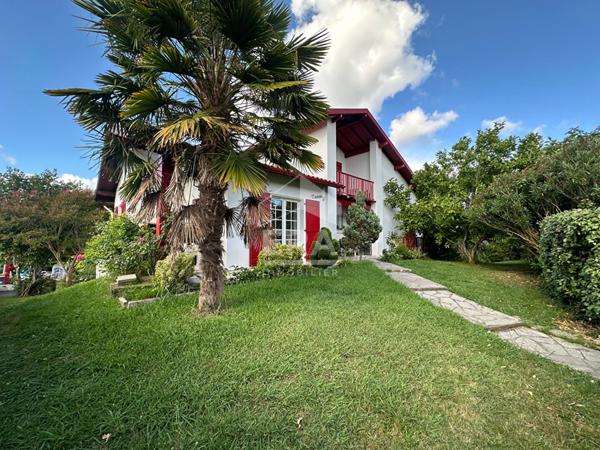 Maison Urcuit 7 pièce(s) 208 m2