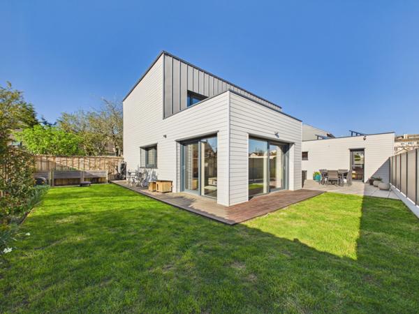Maison contemporaine à haute performance énergétique