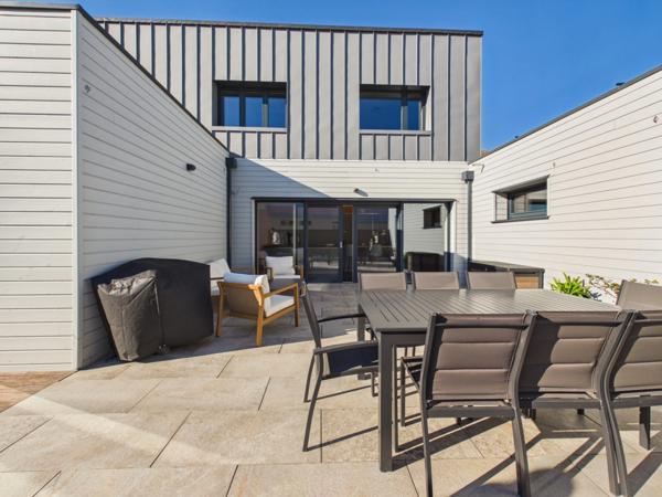 Maison contemporaine à haute performance énergétique