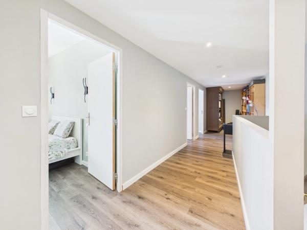 Maison contemporaine à haute performance énergétique