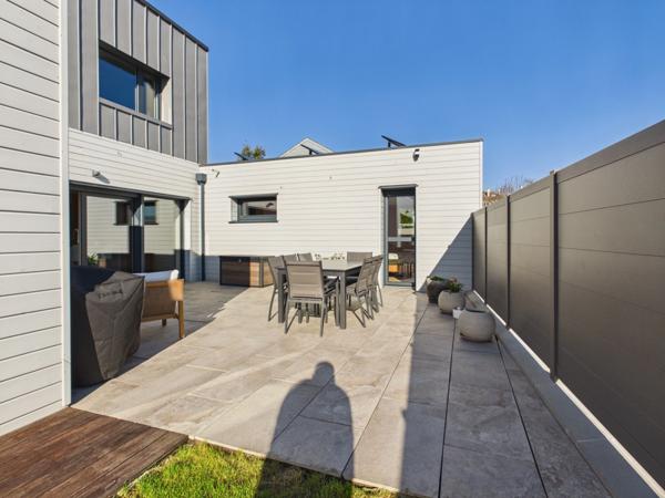 Maison contemporaine à haute performance énergétique