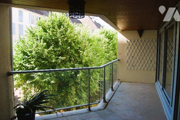 RUEIL-MALMAISON Centre-ville, 2 pièces 54m2, 1er étage surélevé, balcon élargi, cave, parking, DPE C