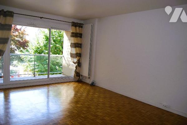 RUEIL-MALMAISON Centre-ville, 2 pièces 54m2, 1er étage surélevé, balcon élargi, cave, parking, DPE C