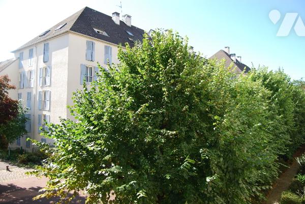 RUEIL-MALMAISON Centre-ville, 2 pièces 54m2, 1er étage surélevé, balcon élargi, cave, parking, DPE C