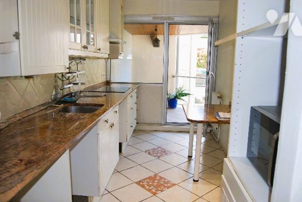 RUEIL-MALMAISON Centre-ville, 2 pièces 54m2, 1er étage surélevé, balcon élargi, cave, parking, DPE C