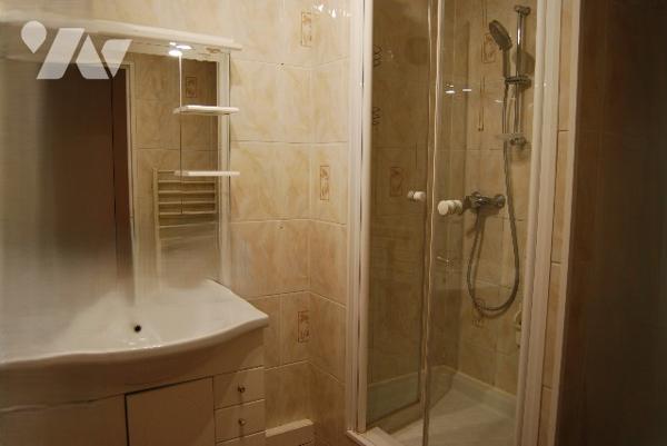 RUEIL-MALMAISON Centre-ville, 2 pièces 54m2, 1er étage surélevé, balcon élargi, cave, parking, DPE C