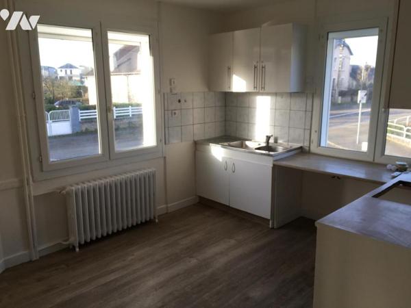 SABLE SUR SARTHE MAISON DE VILLE 4ch garage jardin Réf CC2166