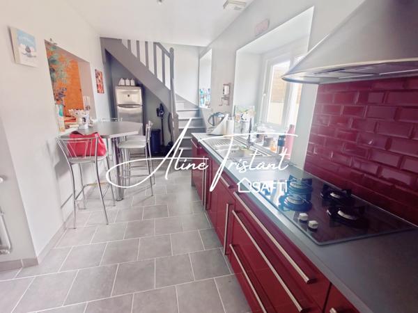 Maison de ville en pierre - 3 chambres et 1 bureau - cour extérieure et Garage