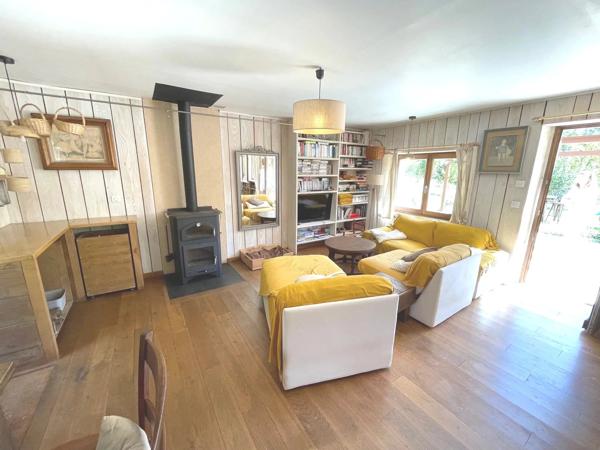 Superbe maison de 3 chambres dans les bois