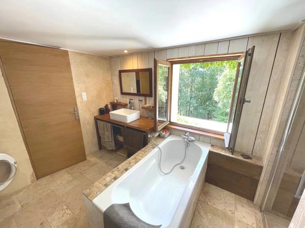 Superbe maison de 3 chambres dans les bois