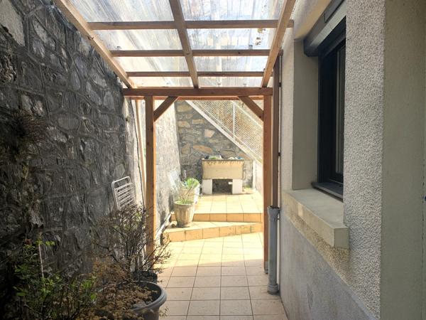 Maison restaurée avec jolie vue et terrain