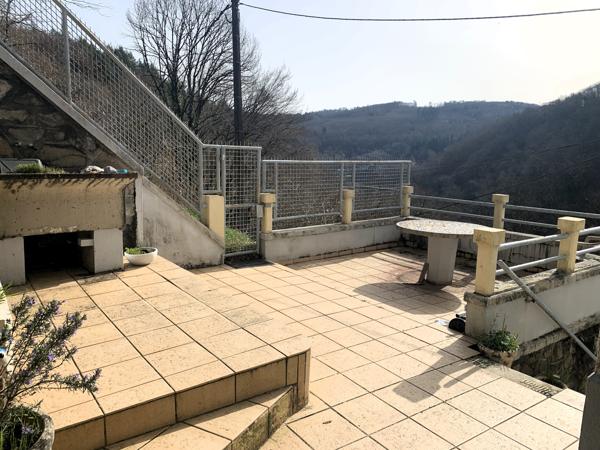 Maison restaurée avec jolie vue et terrain
