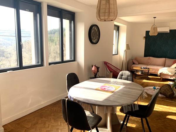 Maison restaurée avec jolie vue et terrain
