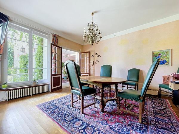 Maison de 8 pièces €1 278 225 ** - Référence 162088