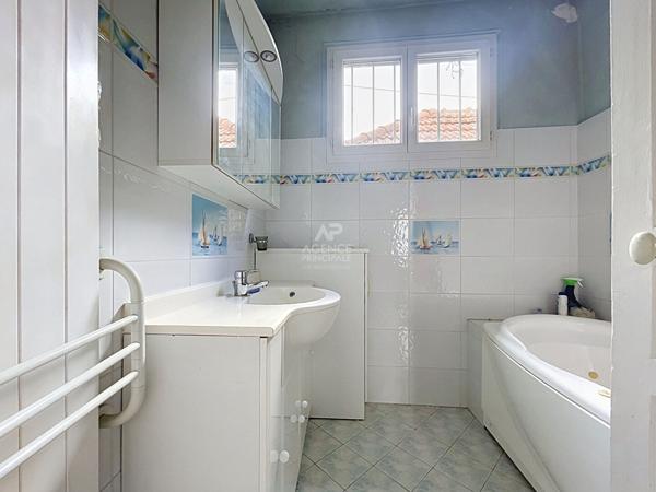 Maison de 8 pièces €1 278 225 ** - Référence 162088